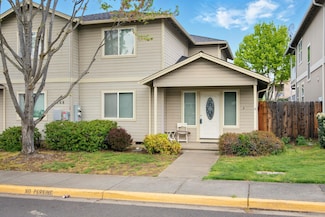 3168 Juniper Dr, Medford, OR 97504