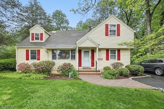 535 Lafayette Ave, Wyckoff, NJ 07481