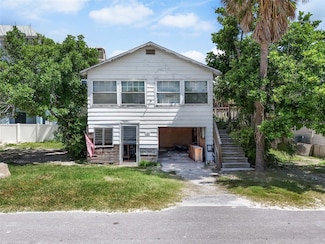 104 10th St S, Bradenton Beach, FL 34217
