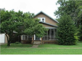 311 N Poplar St, Peabody, KS 66866