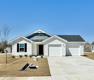 176 N Squires Run Ln, Richlands, NC 28574