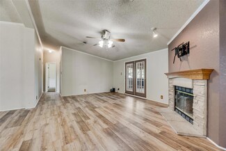 2209 Meadowview St, Alvarado, TX 76009