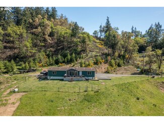 790 Terrace Dr, Glide, OR 97443
