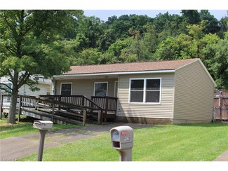 1624 Hill St, Belpre, OH 45714