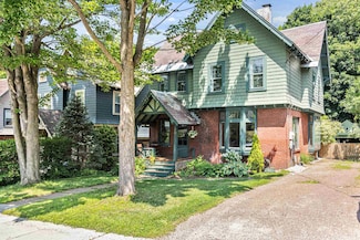 20 Adsit Ct, Burlington, VT 05401