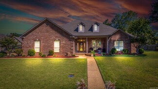 4320 Tree House Dr, Conway, AR 72034