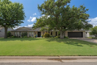 8909 Lakehurst Dr, Oklahoma City, OK 73120