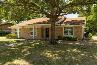 1217 Greenbriar Dr, Desoto, TX 75115