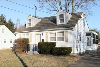 20 Madison Dr, Laurel Springs, NJ 08021