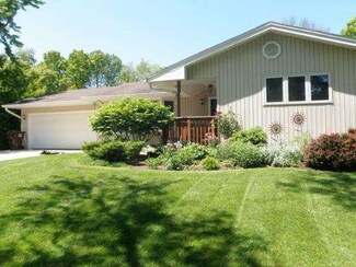 5374 Lakecrest Rd, Caledonia, IL 61011