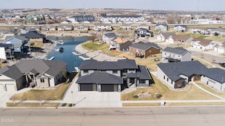 2235 Pirates Loop SE, Mandan, ND 58554
