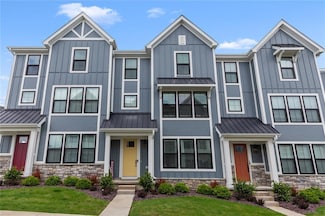 16505 Honey Locust Dr, Chesterfield, MO 63005