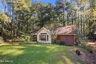 4201 Oakhill Dr, Terry, MS 39170