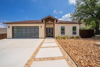 212 Castle Pines Dr, Kerrville, TX 78028