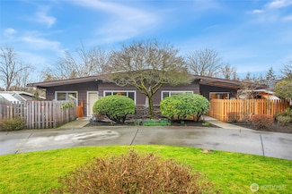 5005 Sand Point Place NE, Seattle, WA 98105