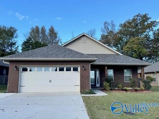 2912 Pasture View Ln SE, Owens Cross Roads, AL 35763