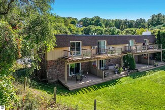 236 Peninsula Hills Dr Unit 8, Traverse City, MI 49686