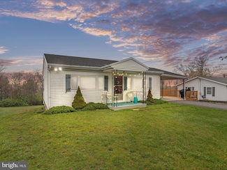 761 Fairview Dr, Berkeley Springs, WV 25411