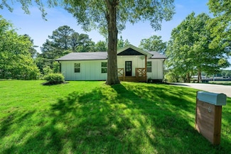 6 W Point Dr SE, Lindale, GA 30147