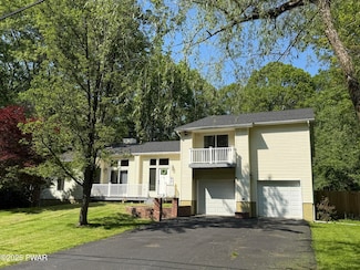 12044 Maplewood Dr, East Stroudsburg, PA 18302