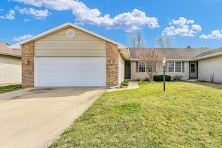 906 Waters Edge Rd, Champaign, IL 61822
