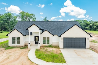 301 Highland Ave, Clute, TX 77531