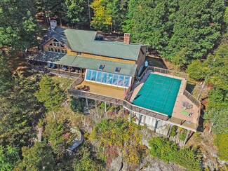 100 Heaters Hill Rd, Matamoras, PA 18336