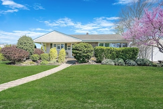 1 Elizabeth Dr, Bethpage, NY 11714