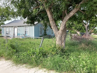 221 S Central Ave, Petrolia, TX 76377