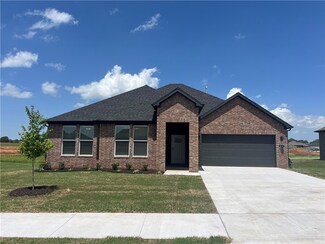 156 N Yona Ln, Farmington, AR 72730