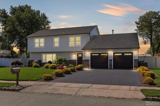 7 Mountbatten Dr, Old Bridge, NJ 08857