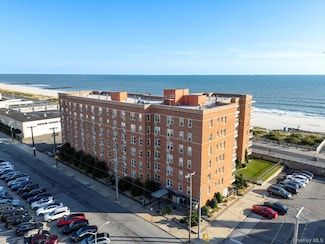 560 W Broadway Unit 4R, Long Beach, NY 11561