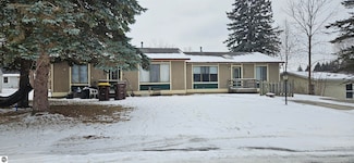 225 Crane St Unit 227, Alma, MI 48801