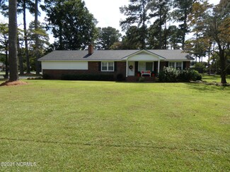 606 Fairfax St, Clinton, NC 28328