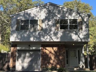 679A Meadow Rd, Smithtown, NY 11787