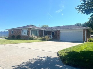 401 1st Ave, Elwood, NE 68937