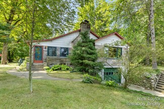 24 Circle Dr, Fruitport, MI 49415