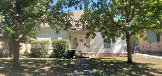 930-932 N Locust St, Denton, TX 76201