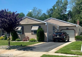 52 Santiago Ct, Toms River, NJ 08757