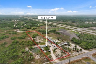 651 Banty Ln, Aransas Pass, TX 78336