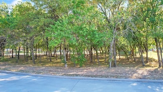 1 Raven Cir, Heath, TX 75032