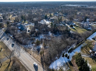 315 & 335 N Saint Marys Rd, Green Oaks, IL 60048