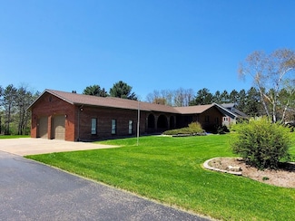 171 8th St, Clintonville, WI 54929
