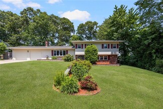 15 Laurel Ln, Cumberland, RI 02864