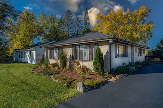 104 Lakewood Dr, Antioch, IL 60002