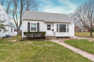 1033 W Rusholme St, Davenport, IA 52804