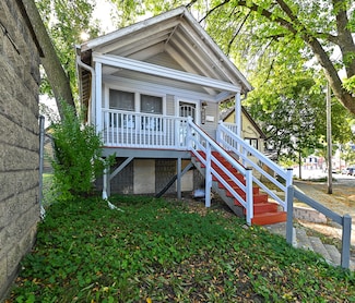 2220 S 14th St, Milwaukee, WI 53215