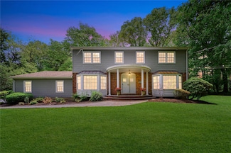 47 Woodland Dr, Oyster Bay, NY 11771