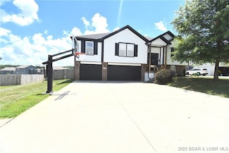 1207 SW 9th St, Oak Grove, MO 64075