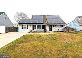 16 Jester Ln, Levittown, PA 19055